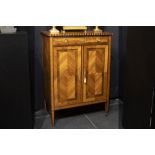 small 'antique' neoclassical cabinet in parquetry with two doors and a drawer || 'Antiek'