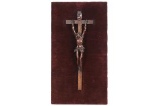 antique Christ corpus on crucifix in wood || Antieke Christuscorpus in hout op een houten kruis -