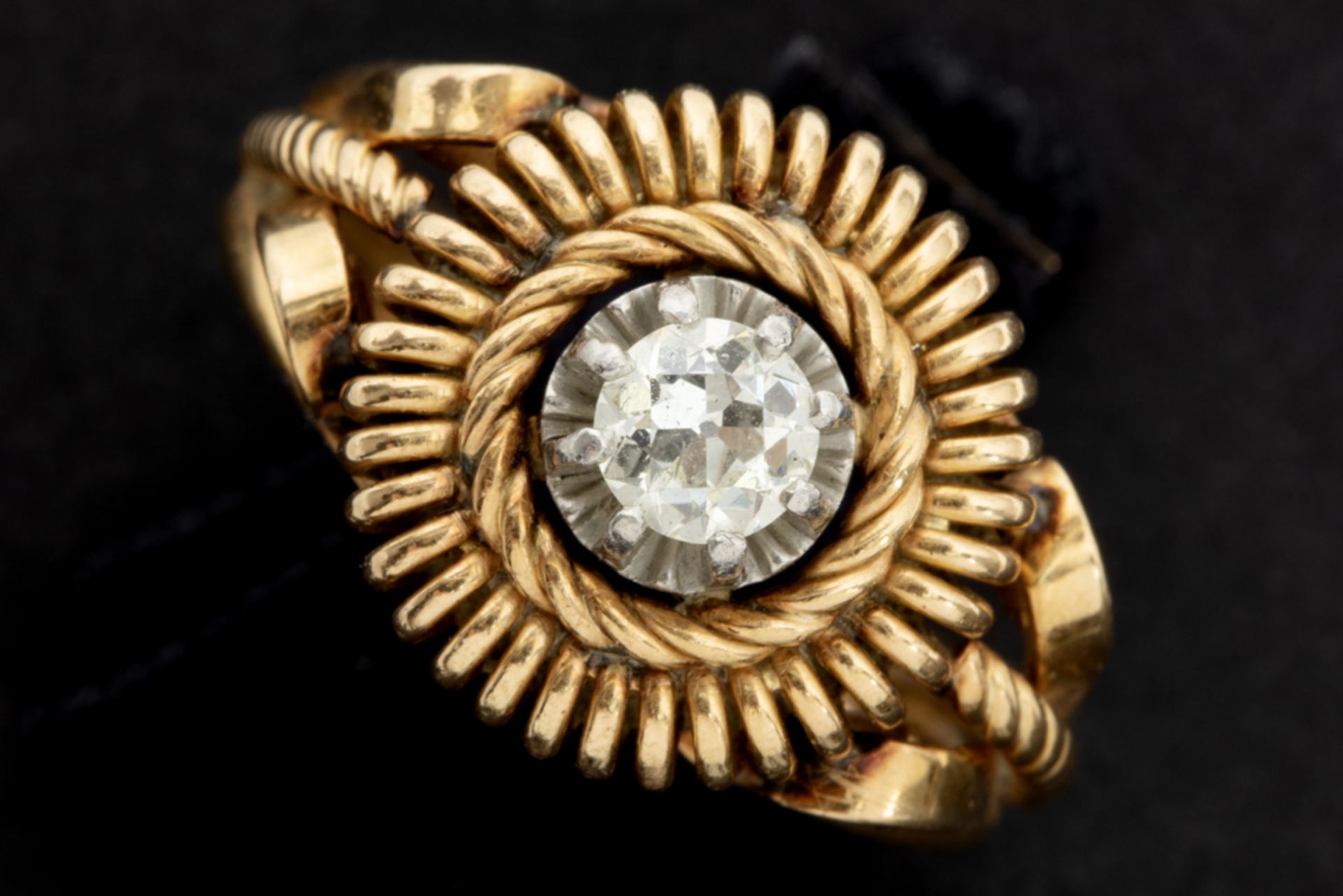 fifties' ring in pink gold (18 carat) with one circa 0,30 carat old brilliant cut diamond ||