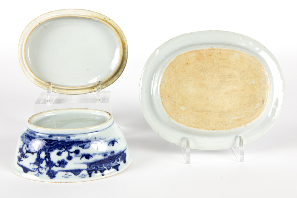18th Cent. Chinese set of lidded tureen with its tray in porcelain with a blue-white landscape decor - Image 3 of 3