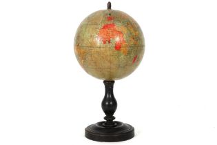 "Globe Terreste G. Thomas Paris" marked globe with a wooden stand || GLOBE TERRESTRE - G. THOMAS -