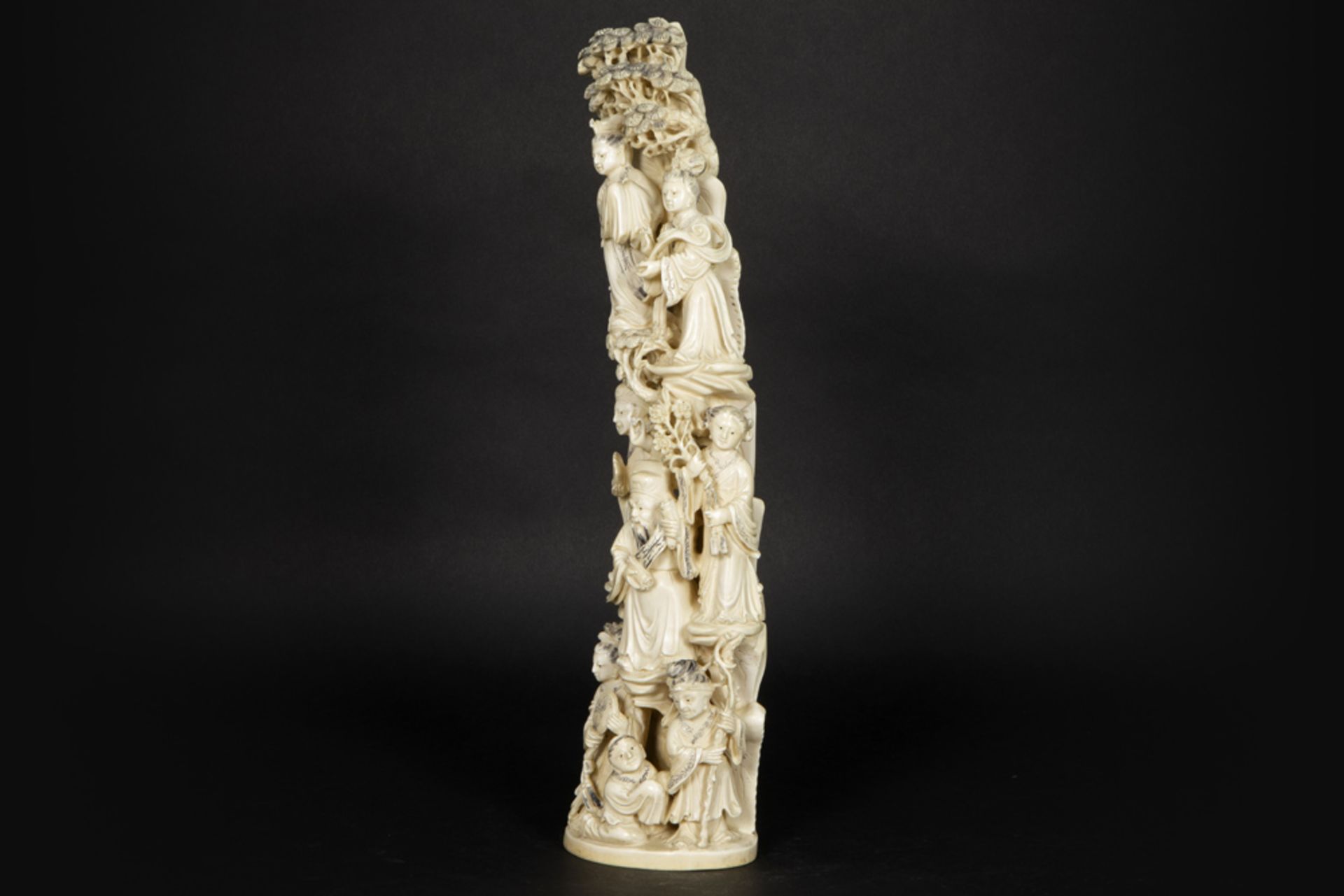 quite big 'antique' Chinese sculpture in ivory depicting a courtly scene with eight figures - ca - Image 2 of 6