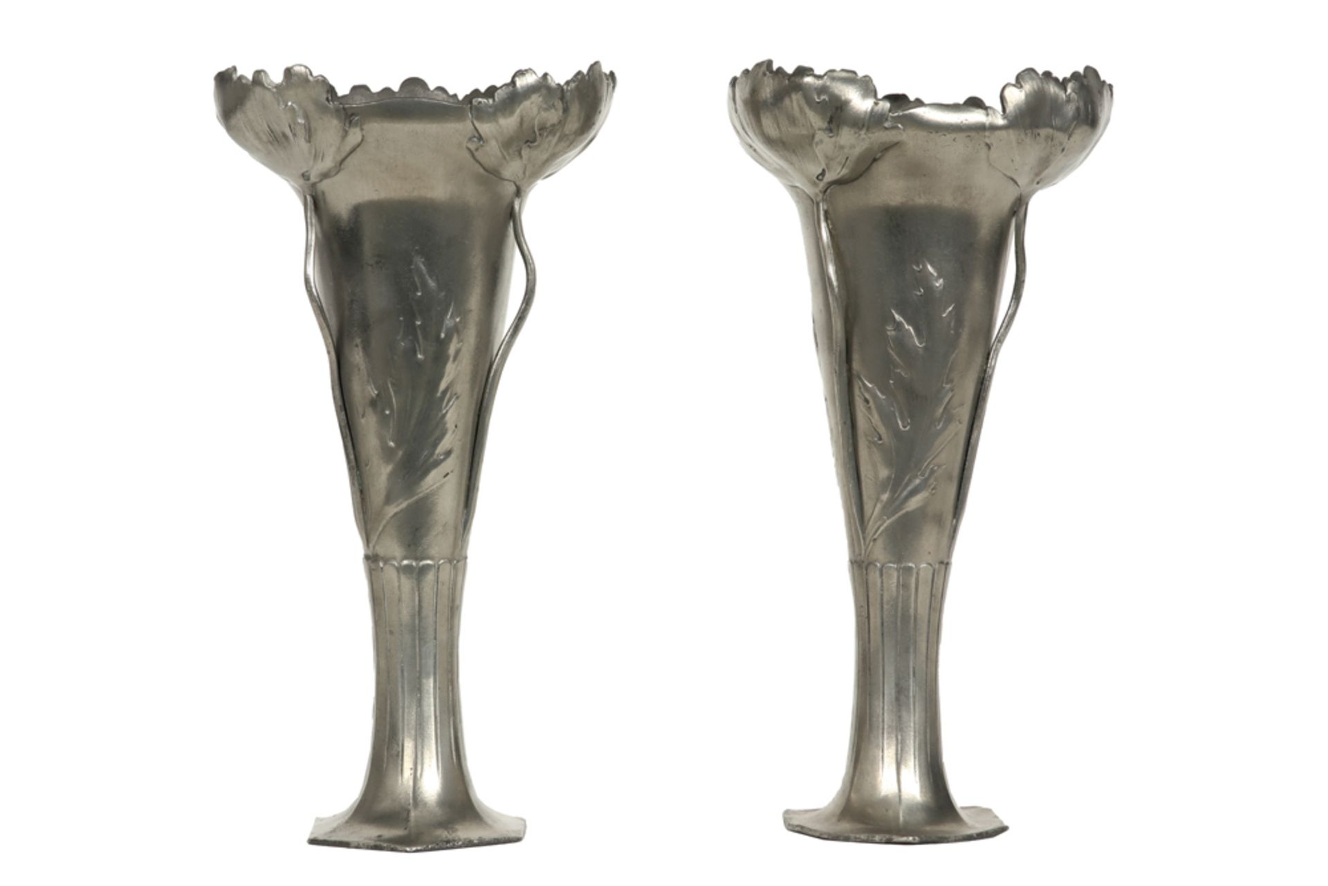 pair of Orivit marked pewter Art Nouveau vases || ORIVIT paar Art Nouveau-vazen in zilvertin met