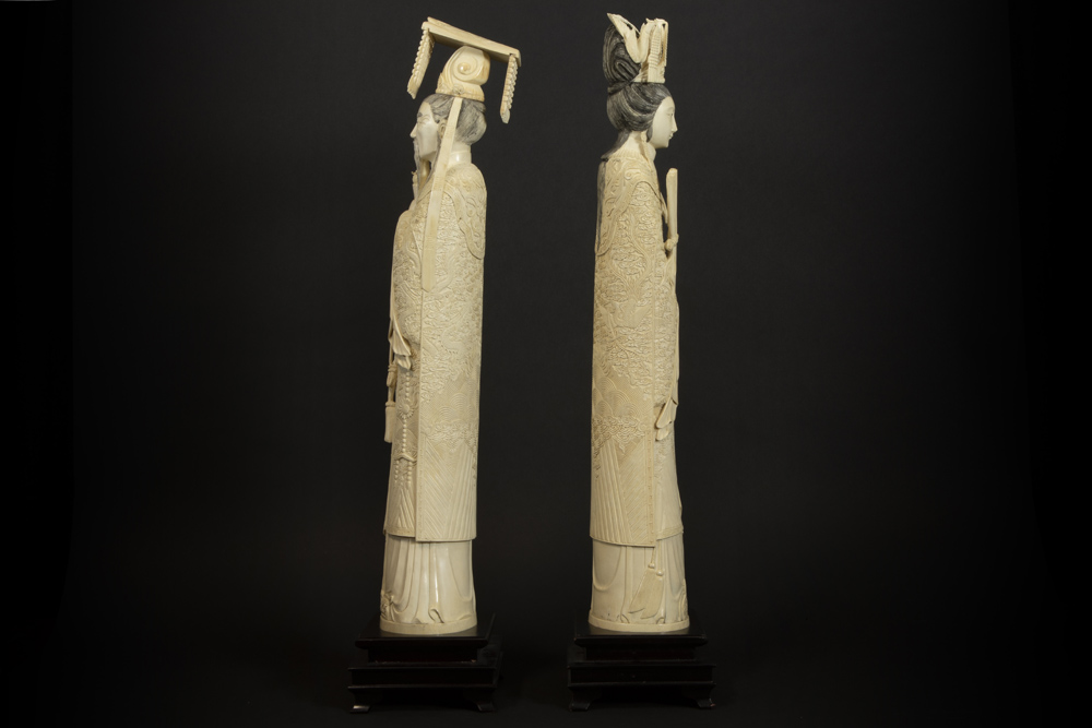 pair of quite big 'antique' Chinese "Emperor and Empress" sculptures in ivory - with European - Image 3 of 9