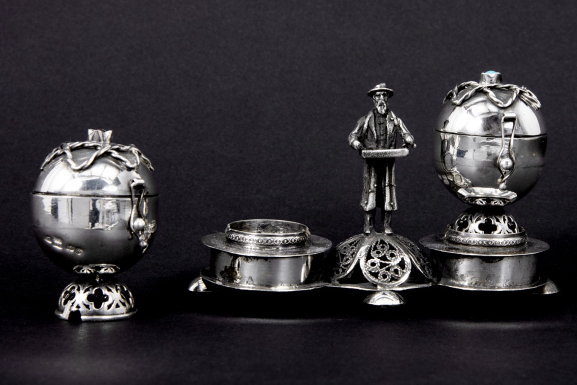 antique Polish salt cellar with two ovoid containers and a standing male figure - in "Warshau 84" - Bild 5 aus 6
