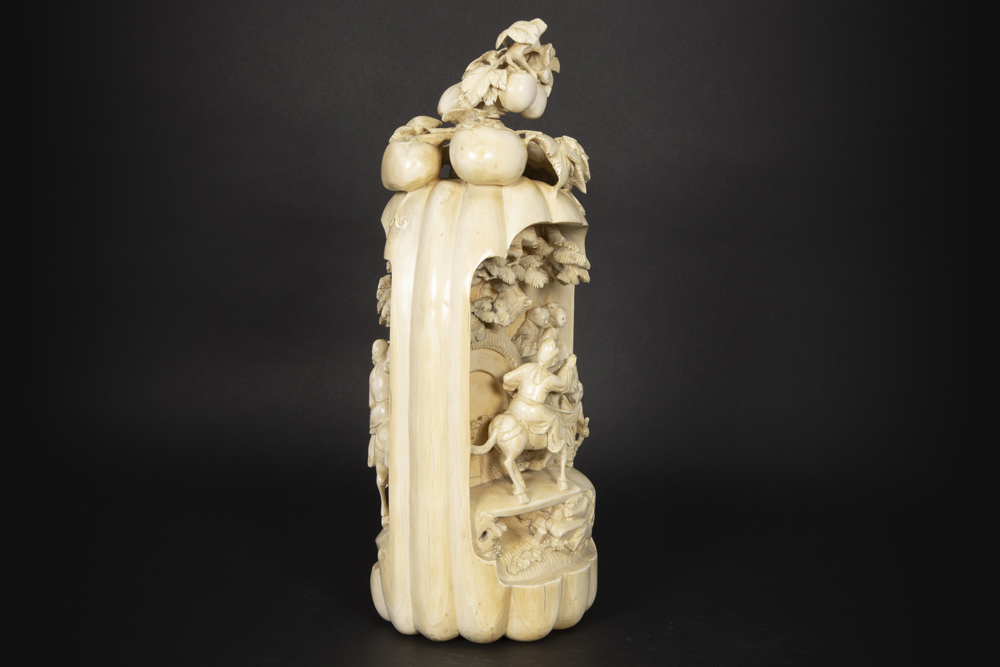 19th Cent. Chinese Qing period sculpture ivory with a nice patina and in the shape of a pumpkin, - Image 4 of 10