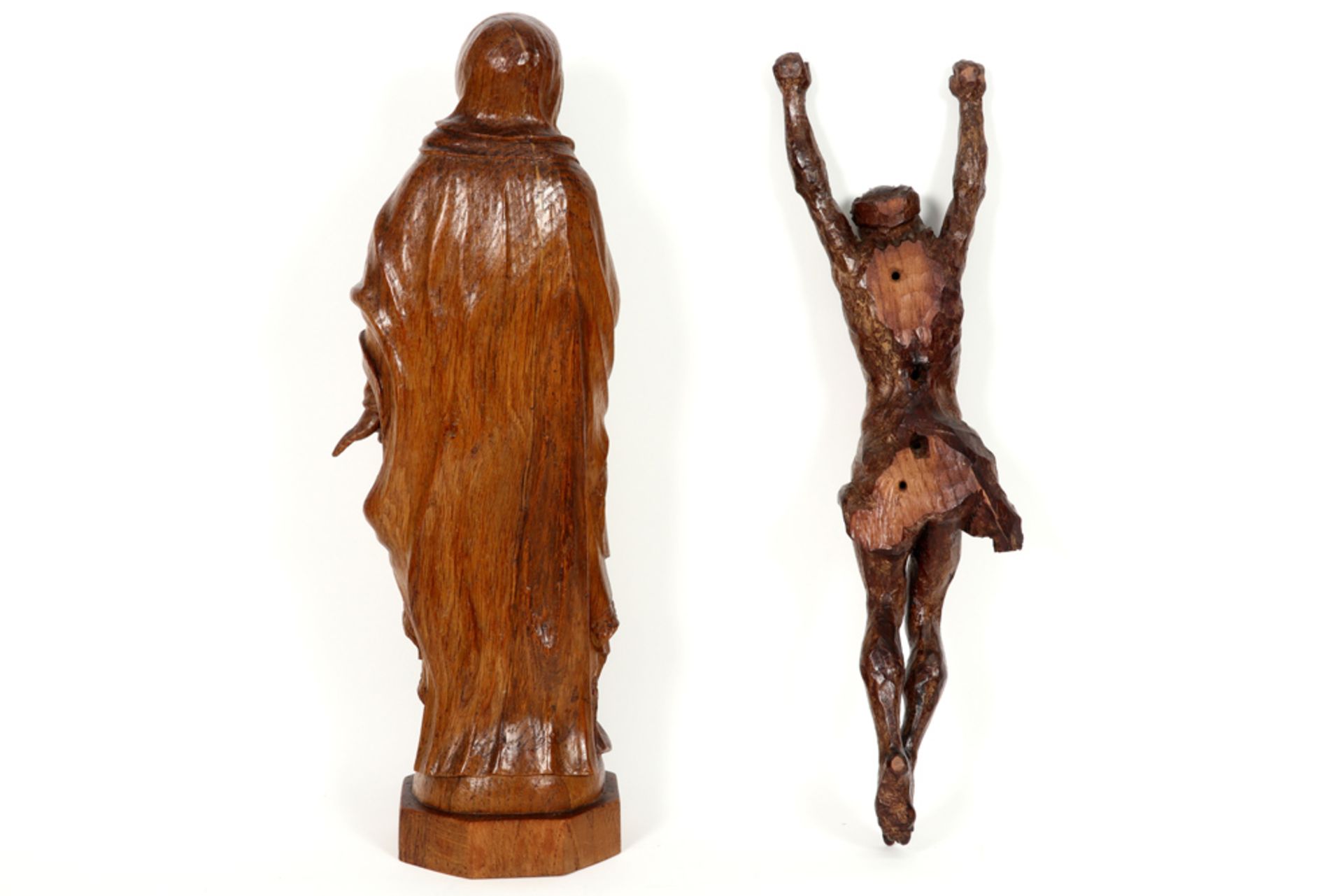 two sculptures in wood || Lot van twee houtsculpturen : "Christuscorpus" en "Madonna" - hoogtes : 50 - Image 2 of 3