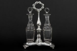 Dutch cruet set with two jugs in clear crystal and with holder in marked silver || Antiek Nederlands