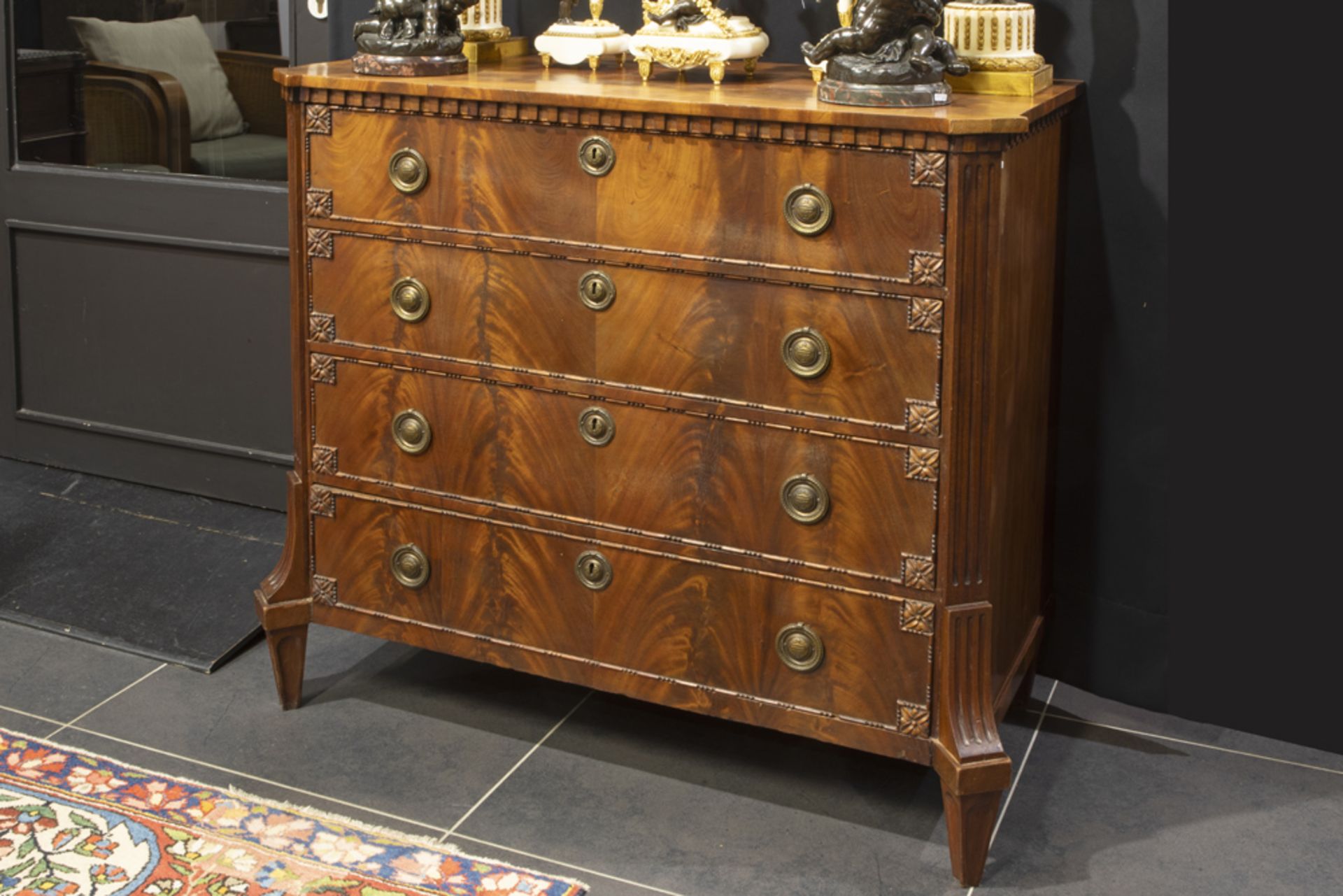 18th Cent. Louis XVI style chest of drawers in mahogany || Achttiende eeuwse Lodewijk XVI-commode in