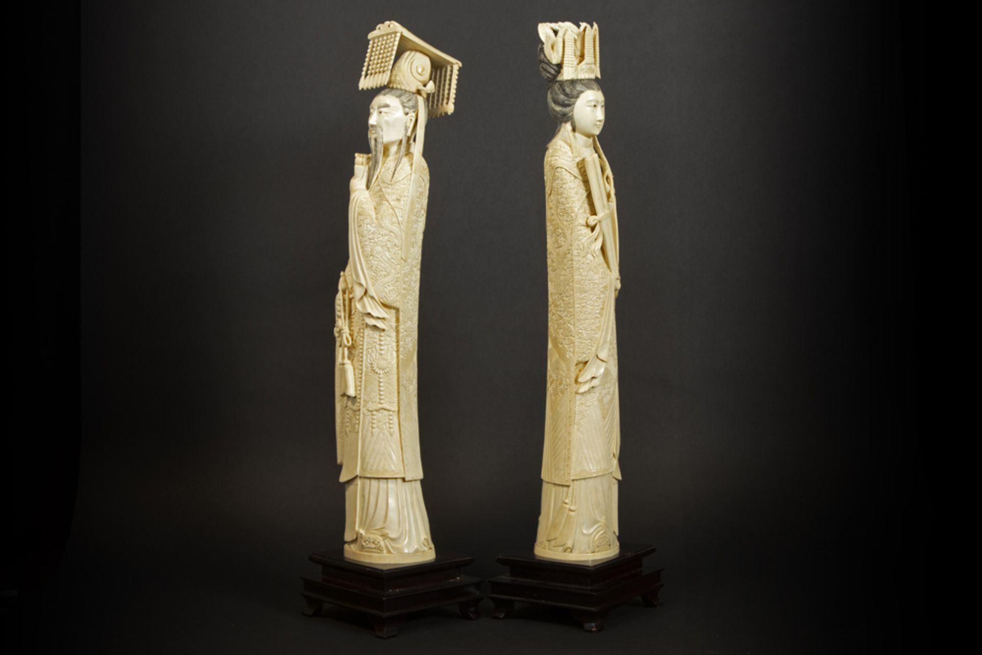 pair of quite big 'antique' Chinese "Emperor and Empress" sculptures in ivory - with European - Image 2 of 9