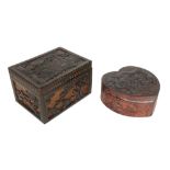 two marked Chinese lidded metal boxes || Lot van twee gemerkte Chinese dozen in metaal, waarvan