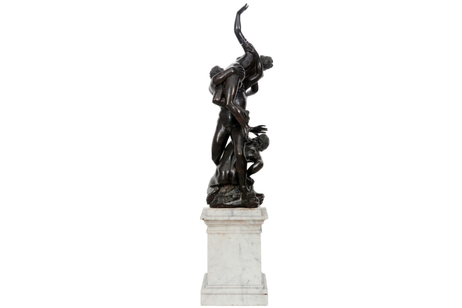 antique "Grand Tour" sculpture in bronze on a marble base with bronze basreliefs || ROUWKOOP antieke - Image 4 of 6