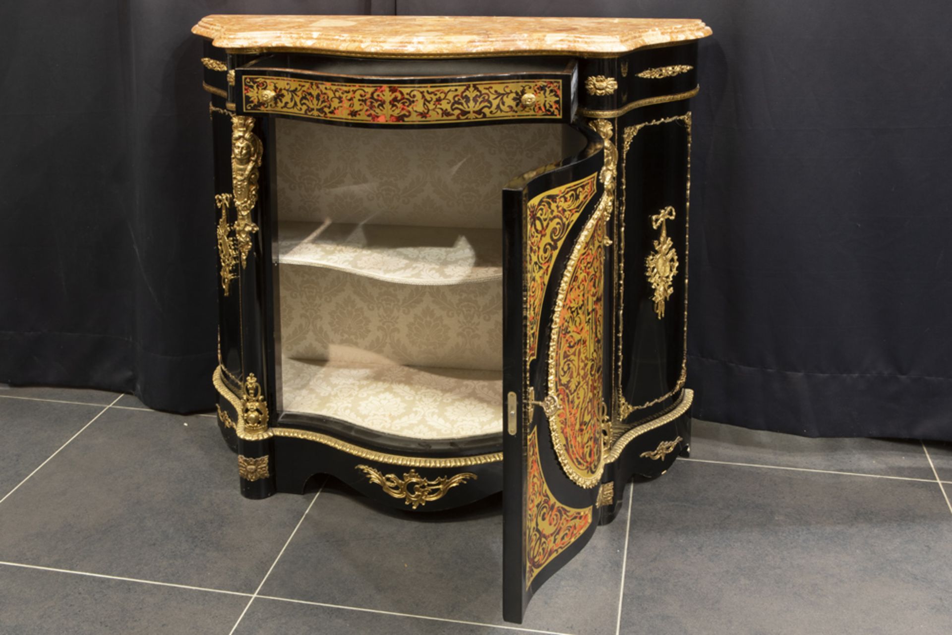 Napoleon III style cabinet in "Boulle" with mountings in bronze and marble top || Zogenaamd " - Image 2 of 2