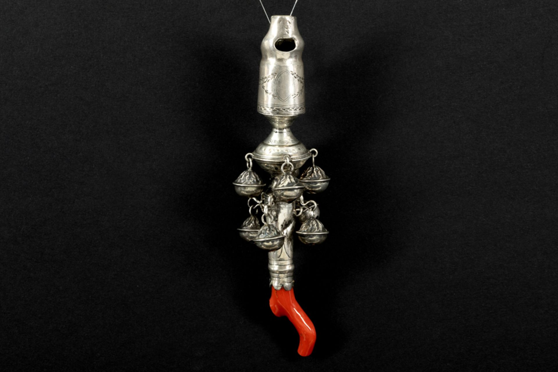 antique rattle in marked silver and coral || Antieke rammelaar in massief zilver, gemerkt "925",