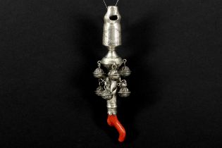 antique rattle in marked silver and coral || Antieke rammelaar in massief zilver, gemerkt "925",