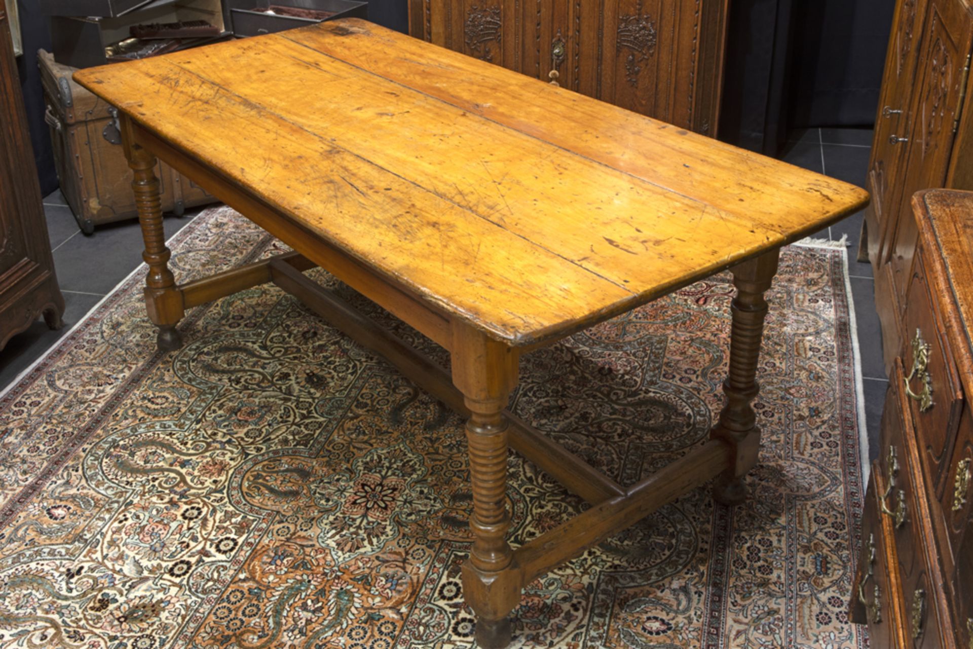 good, antique refectory table in oak || Goede antieke tafel in blonde eik met mooie patine en met - Bild 2 aus 2