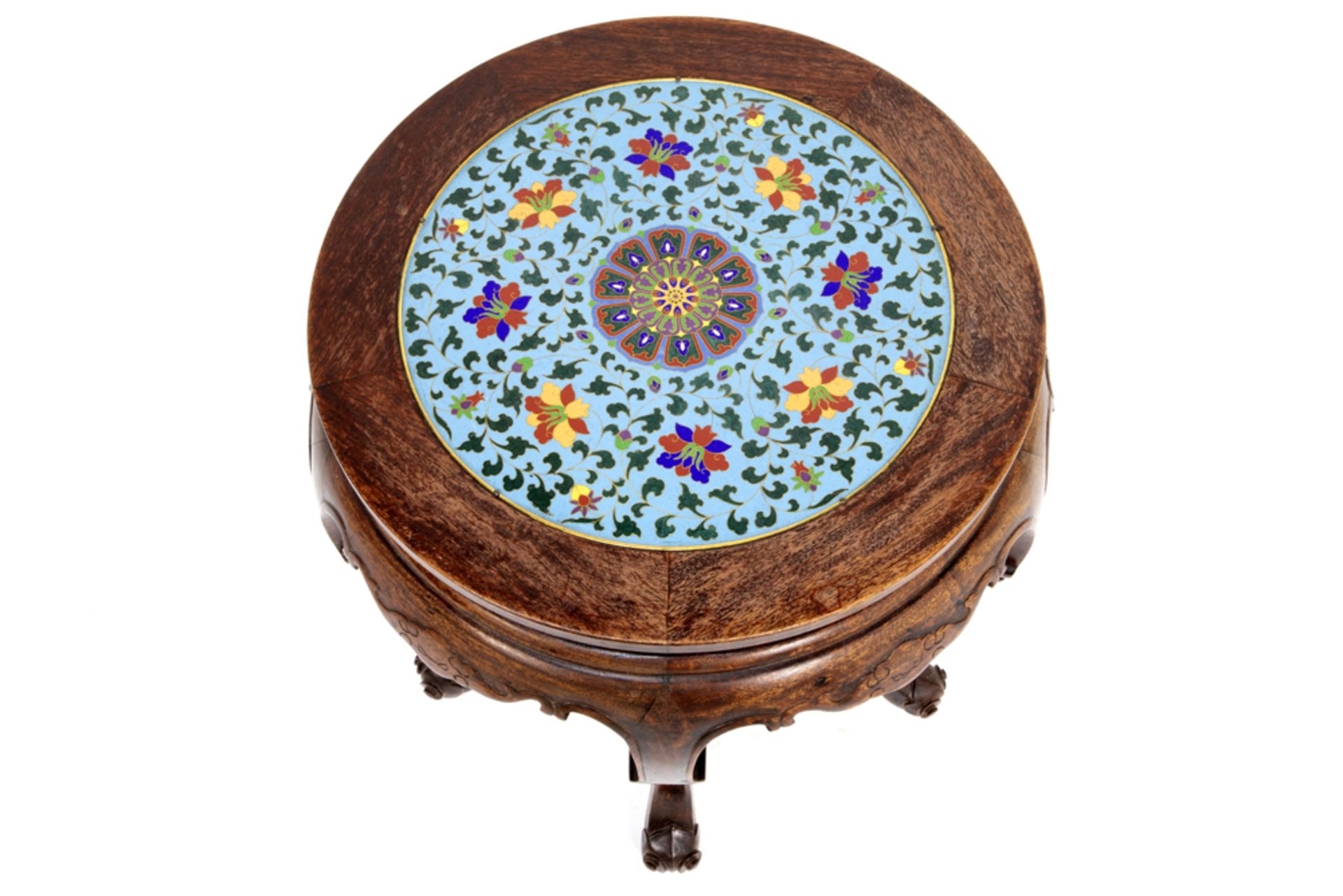 Chinese pedestal in fruitwood with a cloisonné top || Chinese bijzettafel/hokker in fruithout met - Image 2 of 2