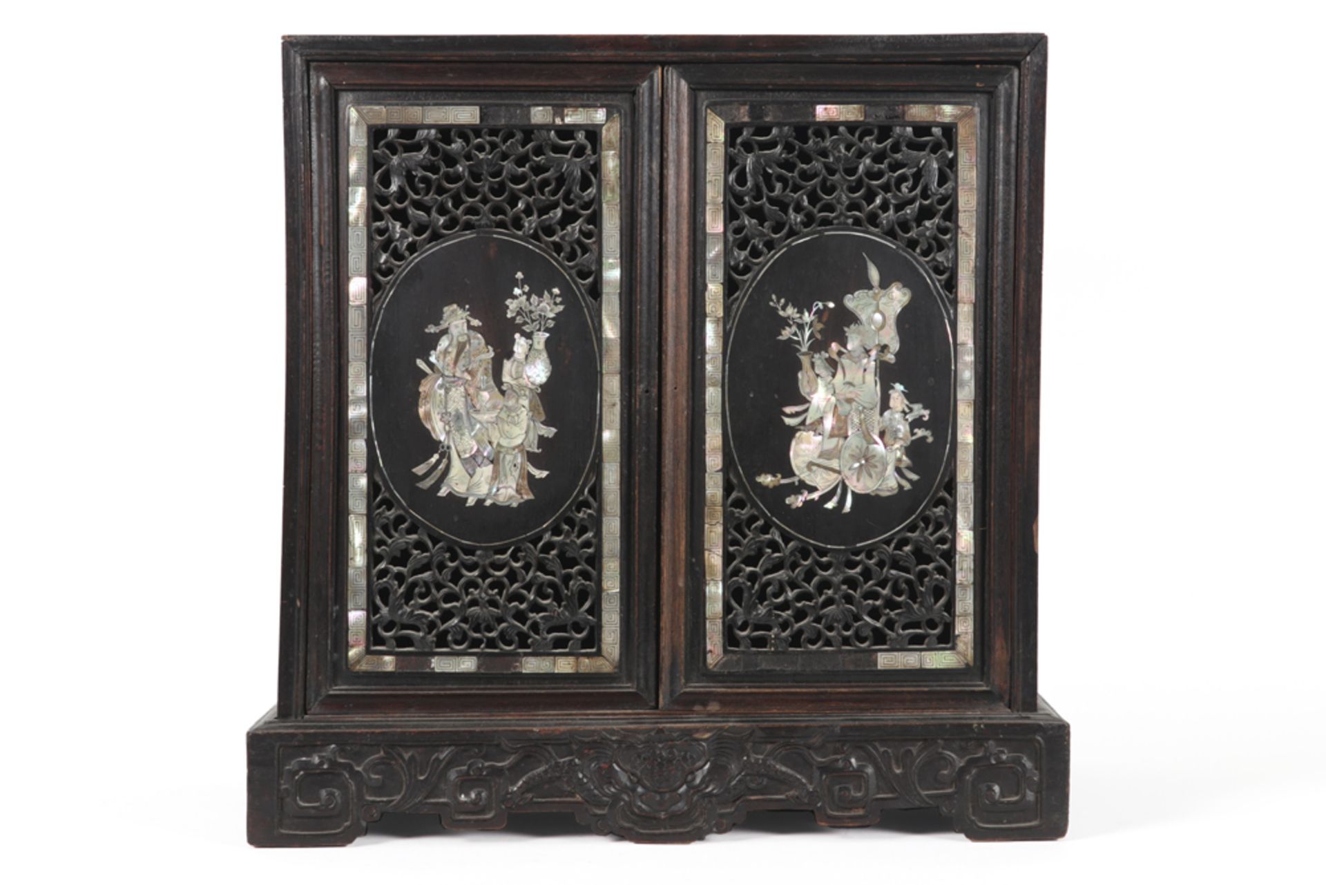 small antique Sino-Vietnamese cabinet with mother pearl inlay || Antiek Sino-Vietnamees kabinetje - Bild 2 aus 5