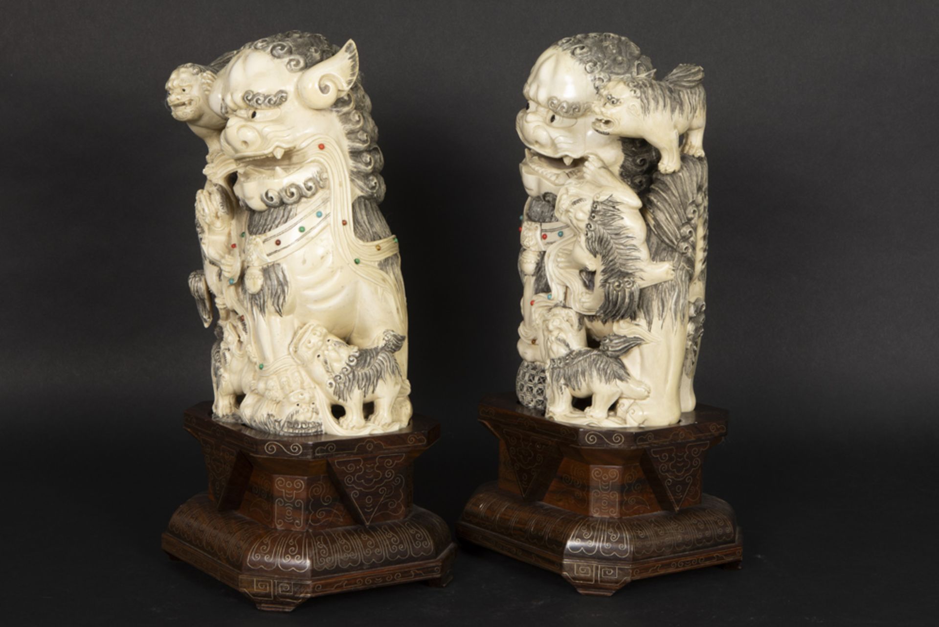 pair of antique Chinese Qing period sculptures in ivory with inlaid cabochons of several kinds of - Image 3 of 7