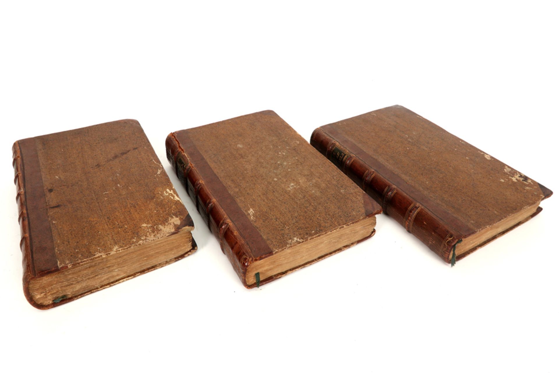 18th Cent. series of three books bound in leather - with a lot of engravings || Achttiende eeuwse - Bild 2 aus 4