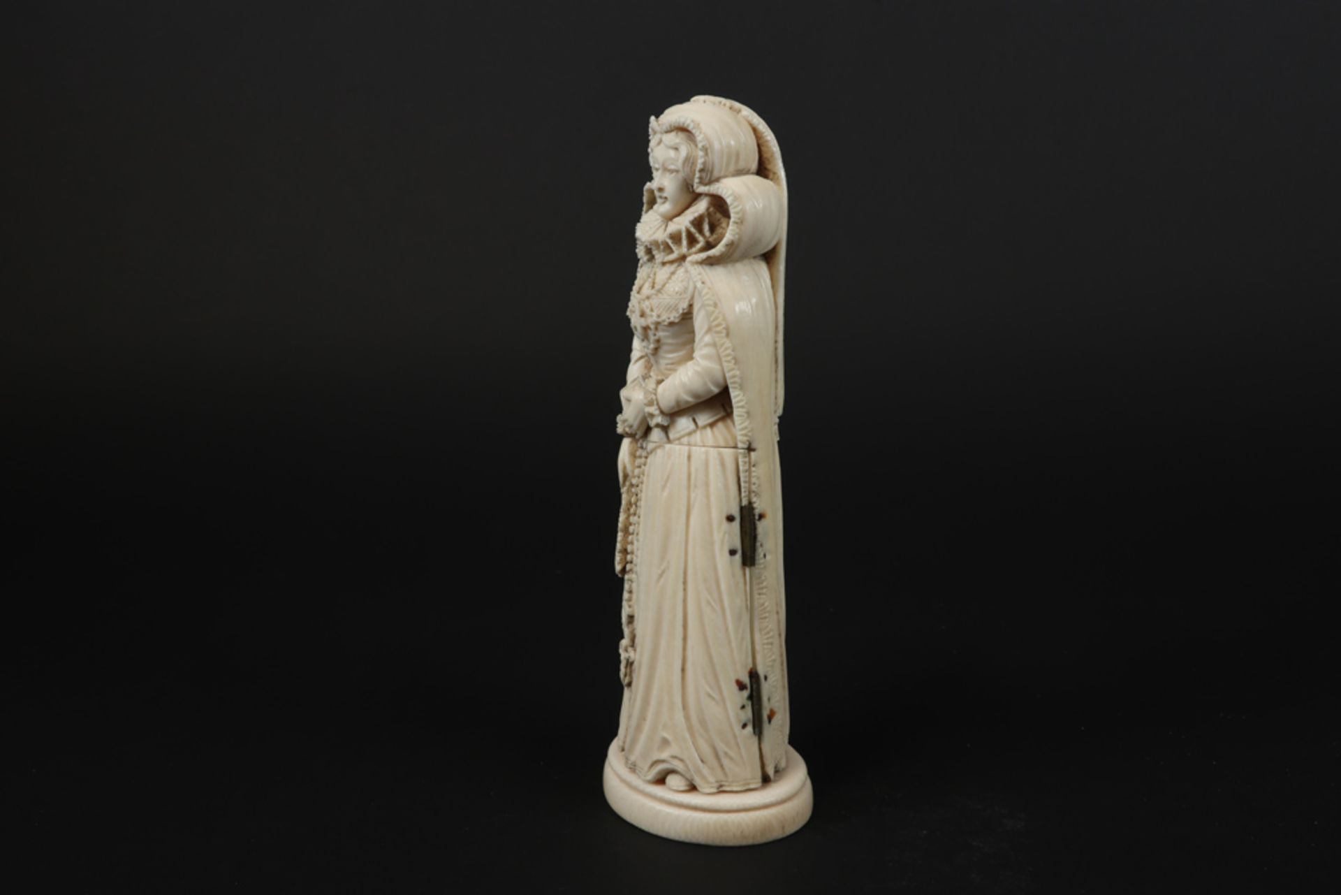 19th Cent European, presumably German, sculpture in ivory depicting Mary Stuart (queen of Scots) , - Image 2 of 8
