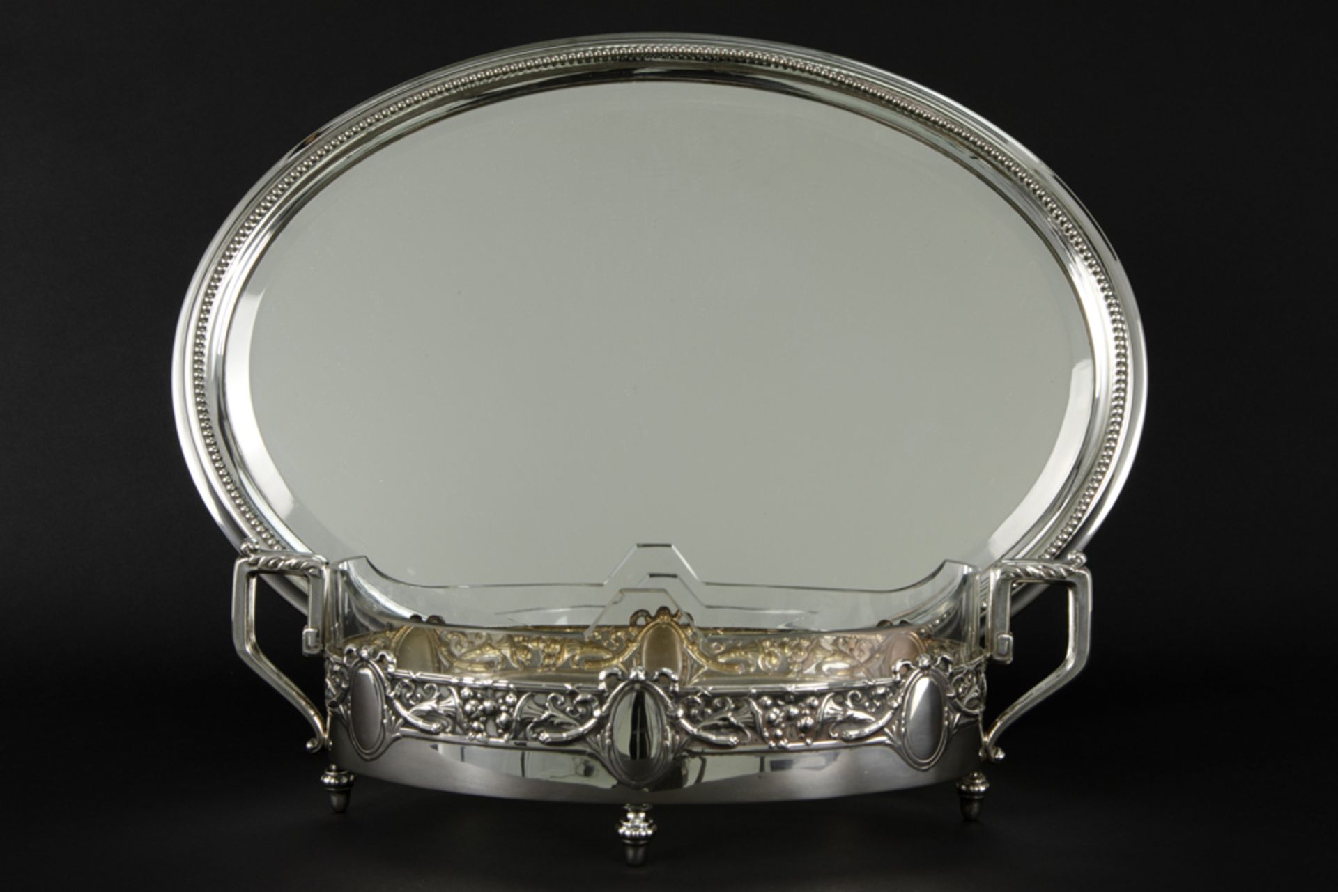 'antique' German centerpiece in crystal and marked solid silver on an oval tray with mirror || ' - Image 2 of 7
