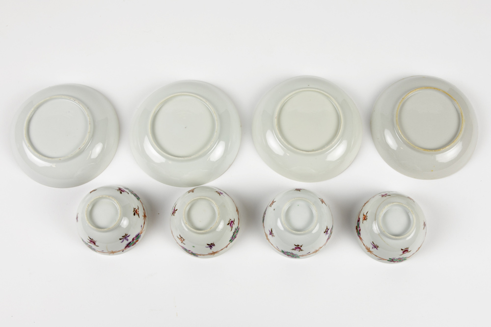 four 18th Cent. Chinese sets of cup and saucer in porcelain with a polychrome floral decor || Vier - Image 3 of 3