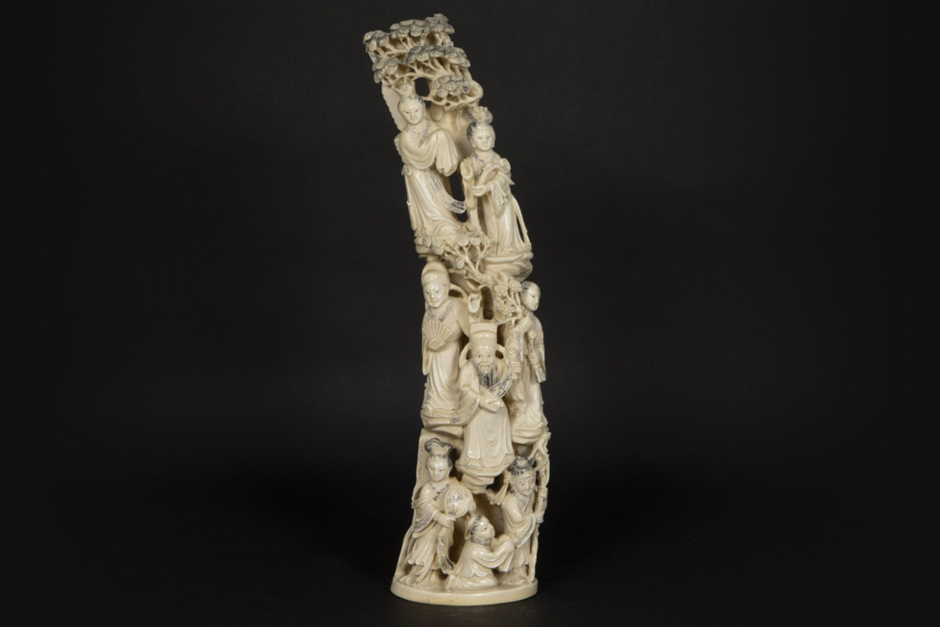 quite big 'antique' Chinese sculpture in ivory depicting a courtly scene with eight figures - ca