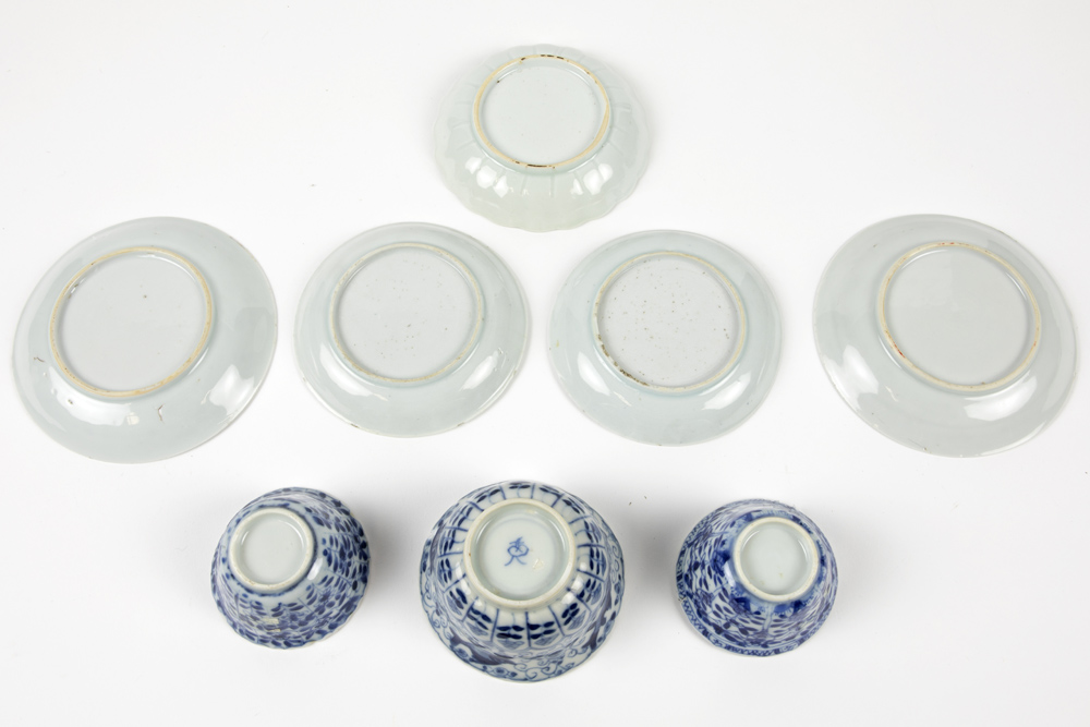 eight pieces of 18th Cent. Chinese porcelain with blue-white decors : five small plates and three - Image 2 of 3