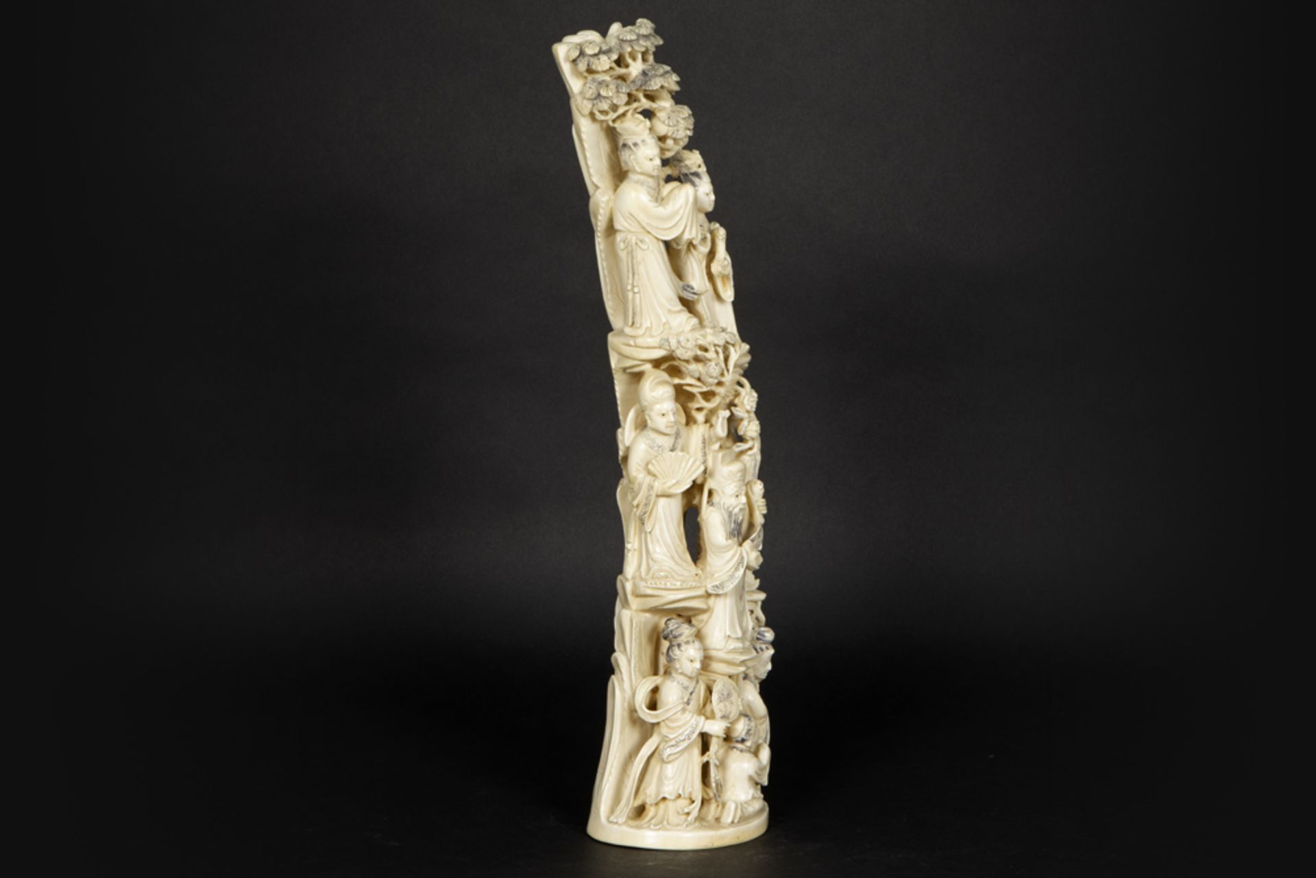 quite big 'antique' Chinese sculpture in ivory depicting a courtly scene with eight figures - ca - Image 4 of 6
