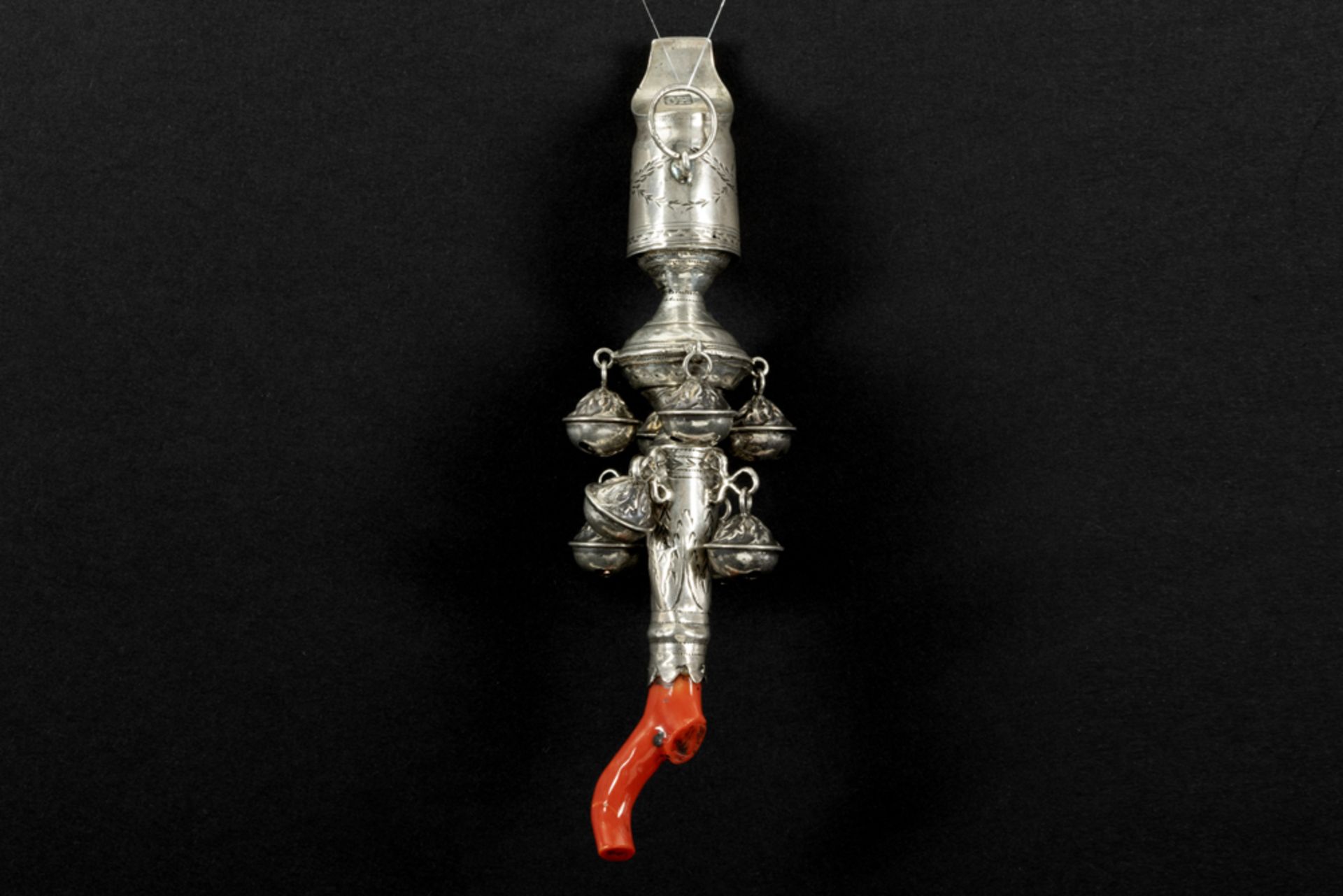 antique rattle in marked silver and coral || Antieke rammelaar in massief zilver, gemerkt "925", - Image 2 of 2