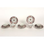 five sets of cup and saucer in 18th Cent. Japanese porcelain with Imari decor || Vijf sets van tas