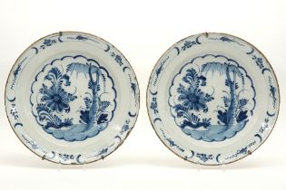 pair of 18th Cent. dishes in ceramic from Delft with a blue-white garden decor || Paar achttiende