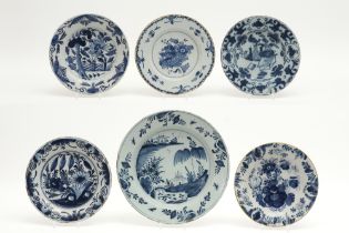 six 18th Cent. plates in ceramic from Delft with a blue-white decor || Lot (6) achttiende eeuwse