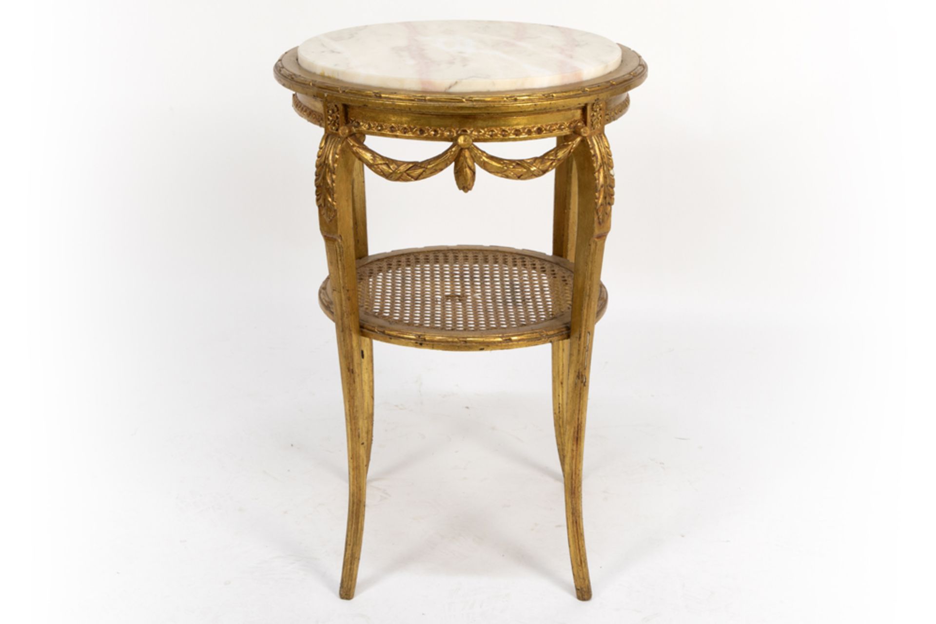 small round neoclassical table in gilded wood with marble top || Ronde neoclassicistisch