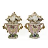 pair of 19th Cent. vases in porcelain from Paris || Paar negentiende eeuwse cornetvazen in oud