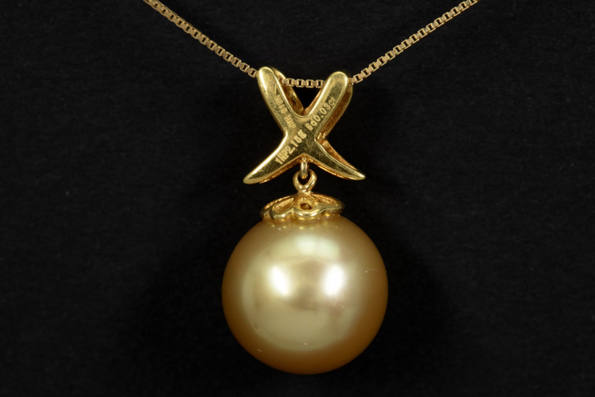 matching "Saria & C° Antwerp" pendant in yellow gold (18 carat) with a typical "Saria South Sea - Image 2 of 2