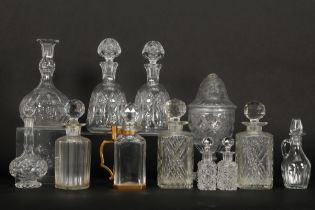 eleven decanters in crystal or glass || Lot van 11 karaffen in kristal en kristalglas - hoogtes