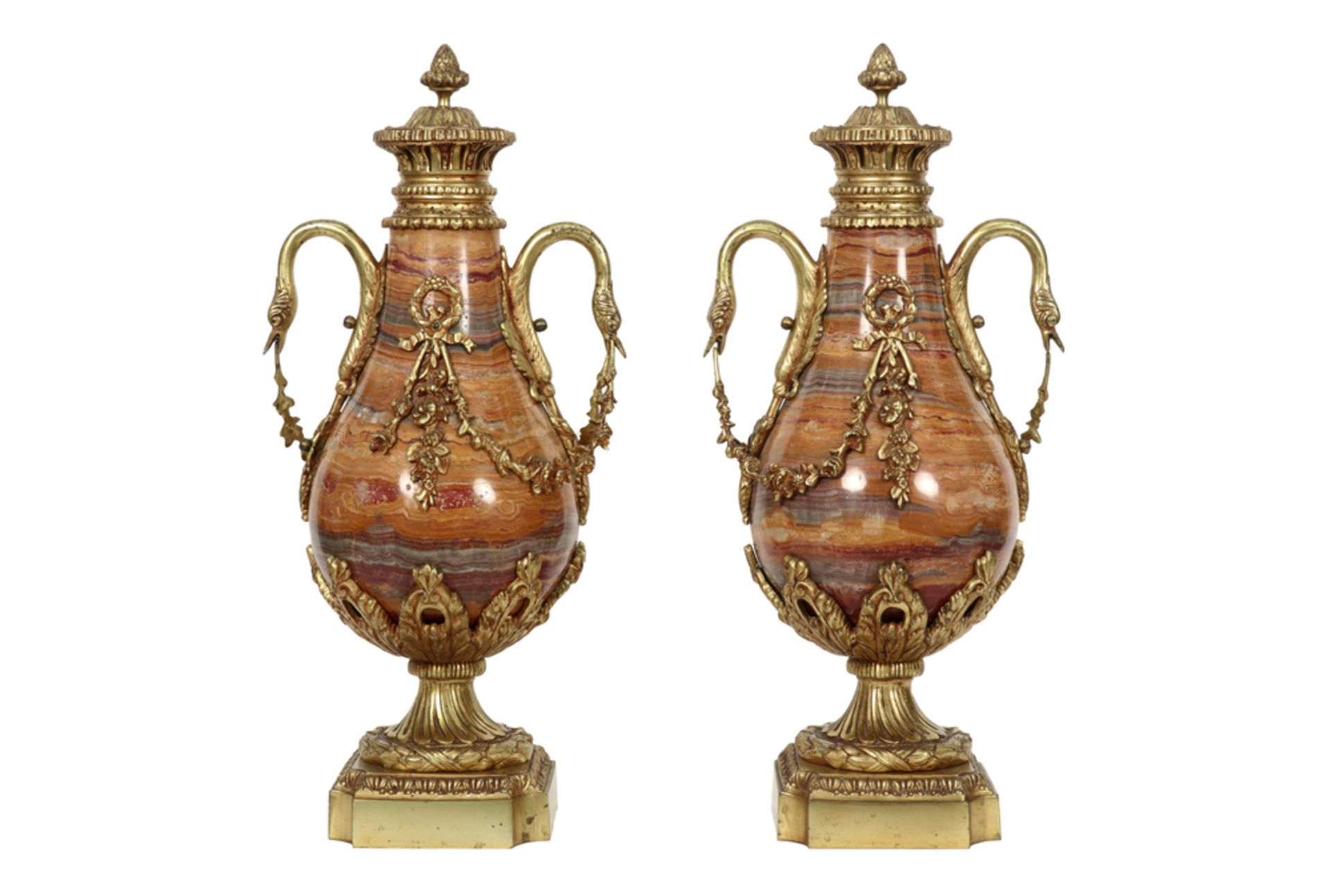pair of antique neoclassical covered urn vases in marble and gilded bronze || Paar antieke - Bild 3 aus 3