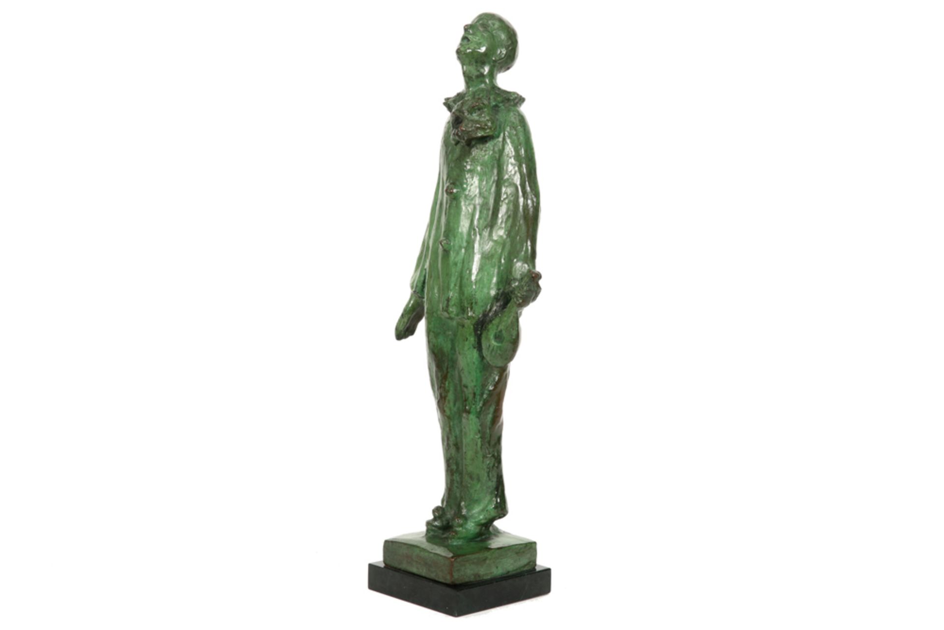 20th Cent. Illegibly signed sculpture in bronze with a green patina || Onleesbaar getekende 20ste - Image 4 of 5