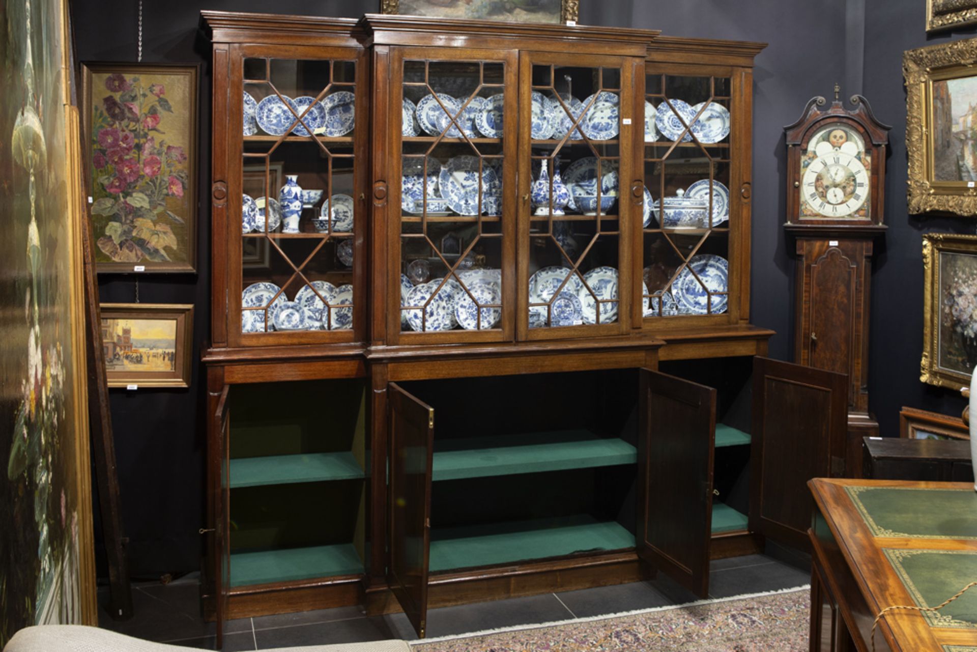 'antique' English breakfront library bookcase in mahogany || 'Antiek' Engels bibliotheekmeubel met - Bild 2 aus 2