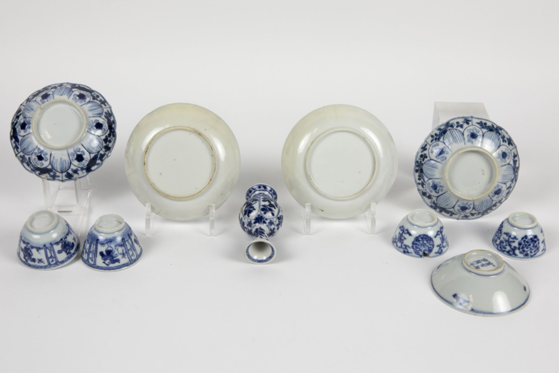 10 pieces of antique (mostly 18th Cent.) Chinese porcelain with a blue-white decor amongst which a - Image 2 of 3