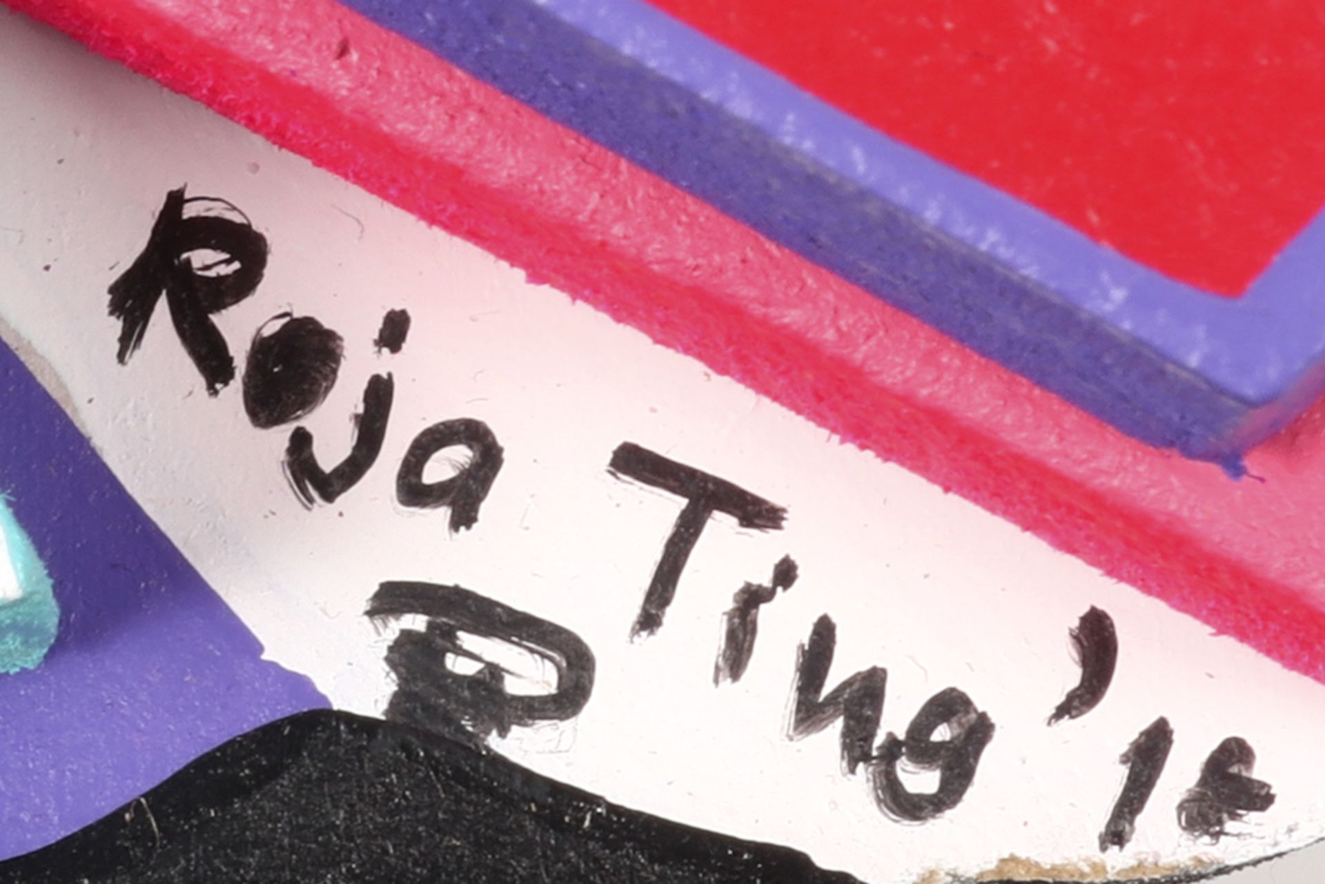 20th Cent. Roja Ting sculpture in painted MDF dd 2018 - signed and with certificate || ROJA - Image 6 of 9