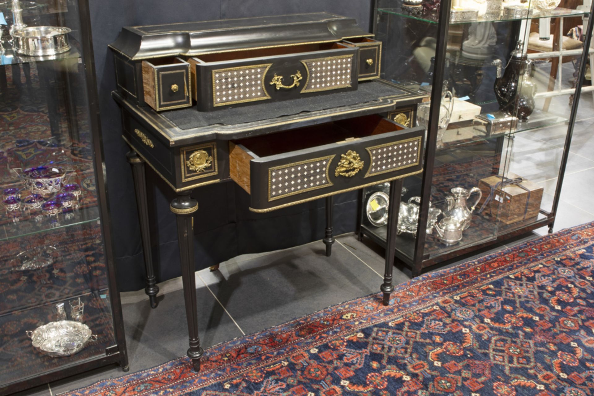 19th Cent. neoclassical Napoleon III ladies' desk in ebony and ebonized wood with inlay of brass and - Bild 2 aus 2