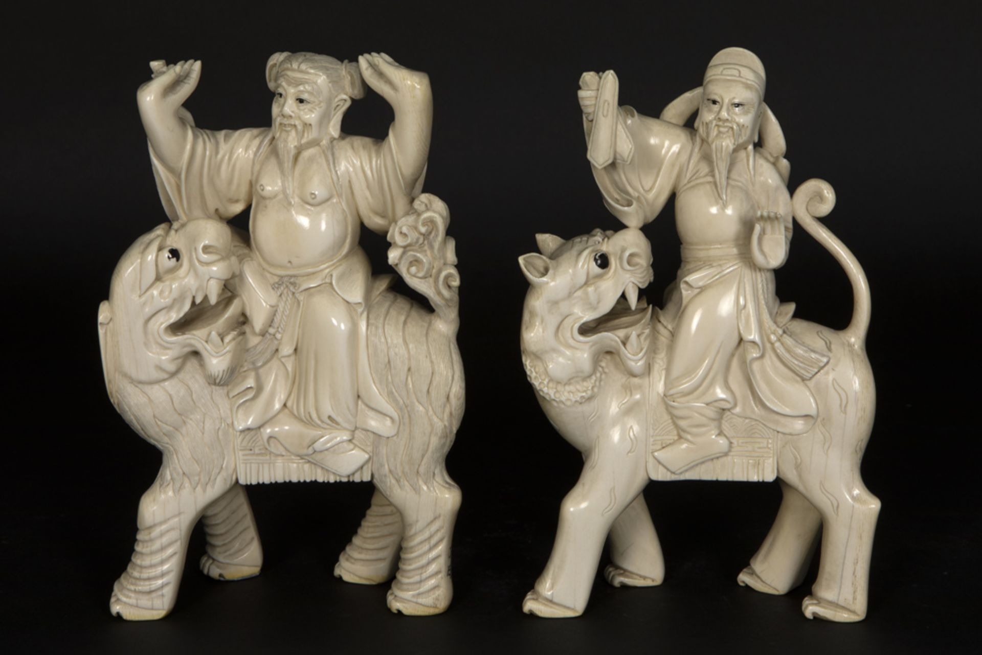 pair of antique Chinese late Qing period sculptures in finely carved ivory with a nice patina and - Bild 2 aus 6