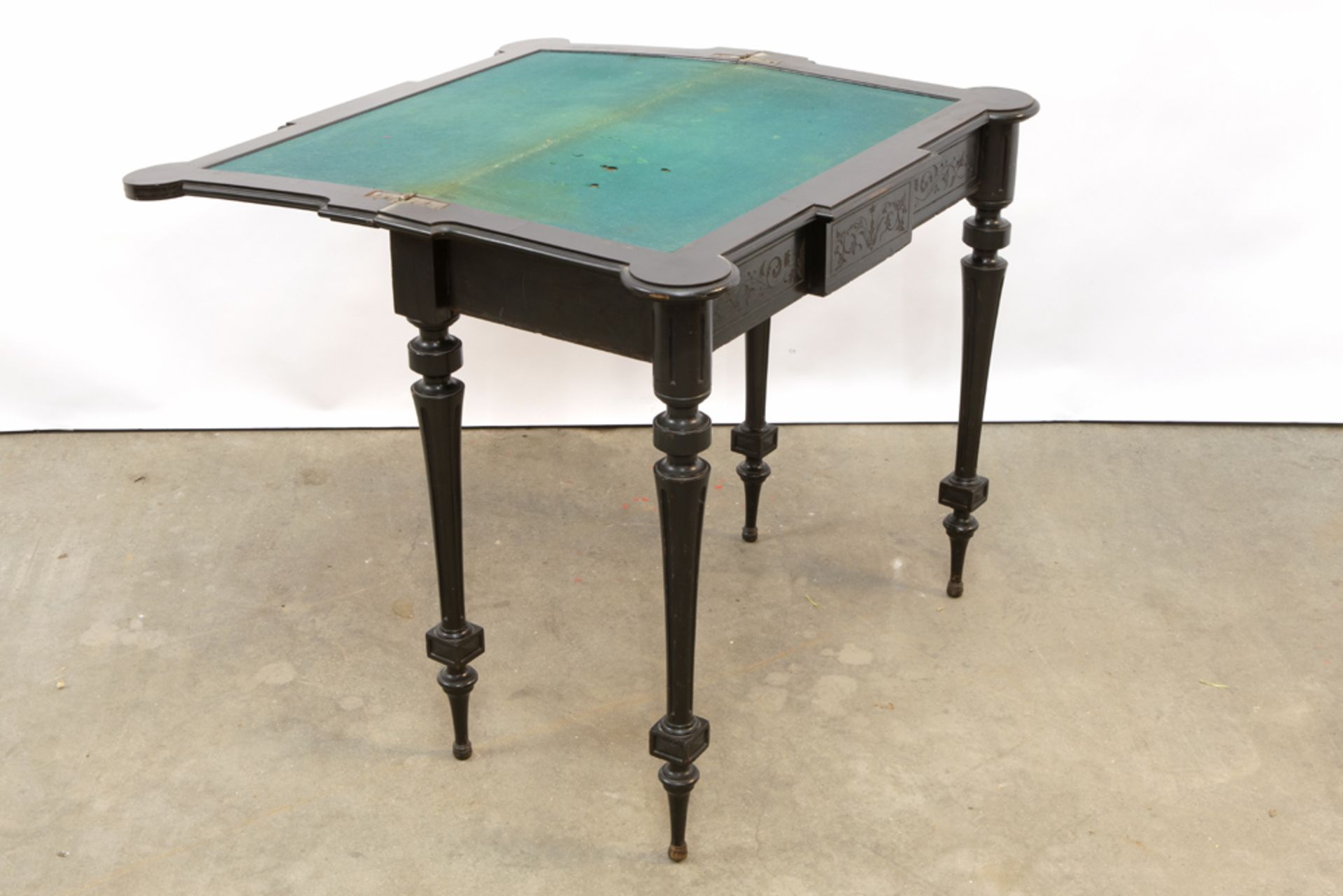 19th Cent. neoclassical Napoleon III games-table in ebony and ebonized wood || Negentiende eeuwse - Image 2 of 2