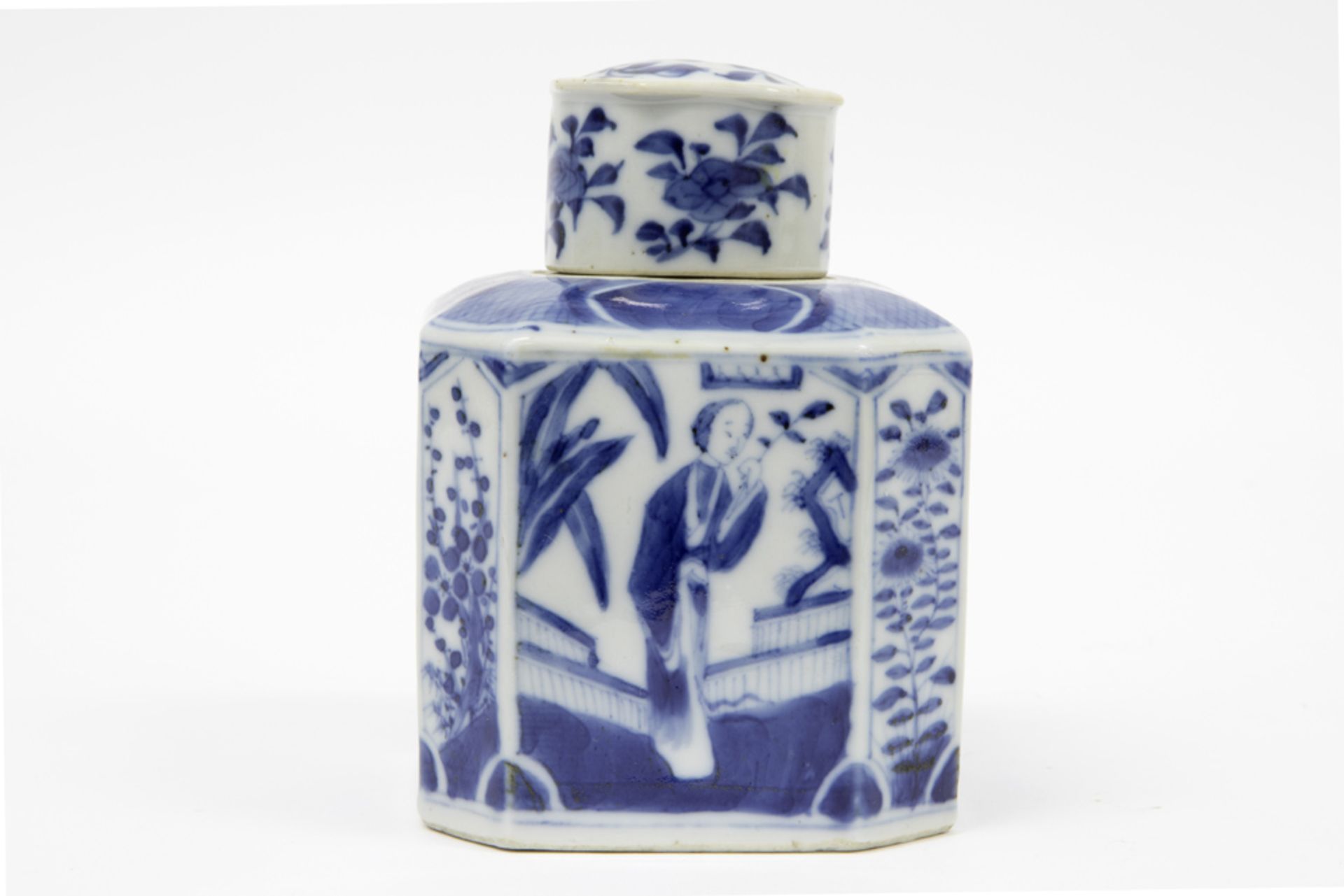 18th Cent. Chinese lidded teacaddy in porcelain with a blue-white decor with Long Eliza's decor (Mei - Bild 4 aus 7