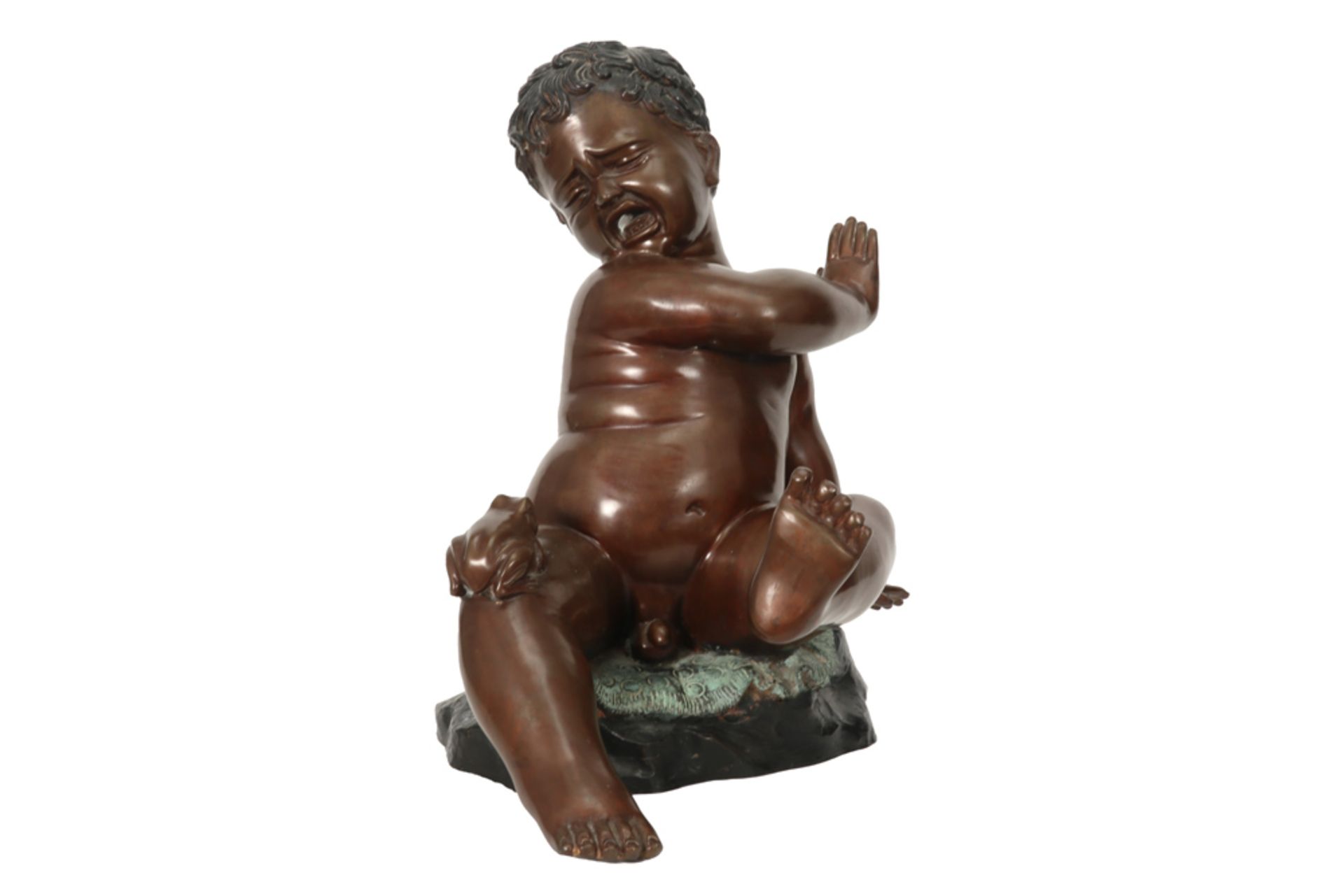 20th Cent. sculpture in bronze || Sculptuur in brons : "Zittende baby met kikker" - hoogte : 40 cm - Bild 4 aus 5