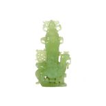 Chinese lidded flask in jade || Chinese gedekselde flacon in jade met gesculpteerde ornamentiek