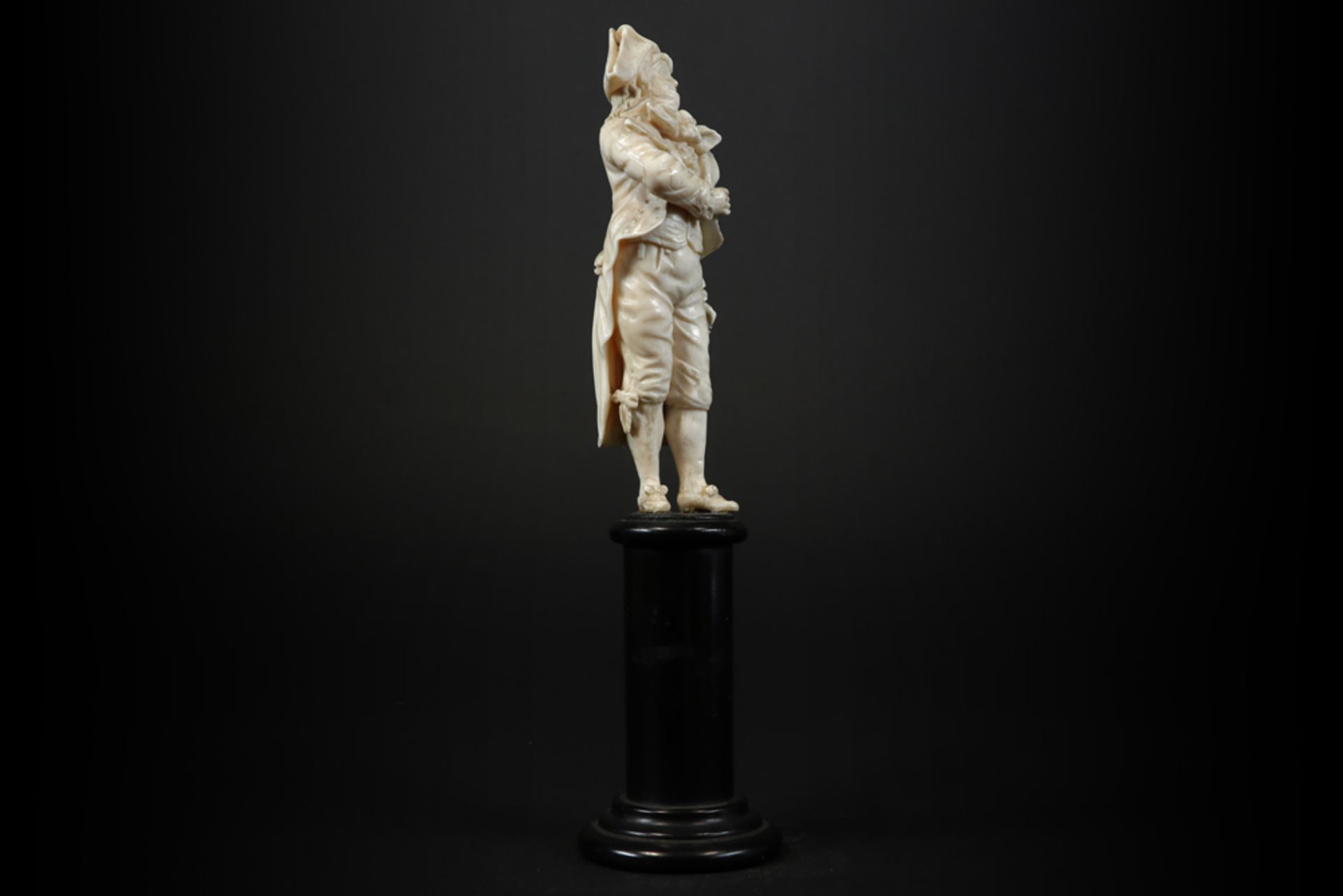 19th Cent. French sculpture in ivory, probably made in Dieppe - with European CITES certificate || - Image 3 of 5
